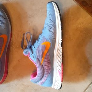Women's Nike running shoes 7.5 tennis shoes